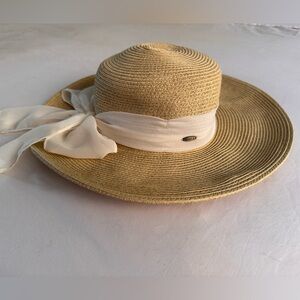 SCALA women’s sunhat.